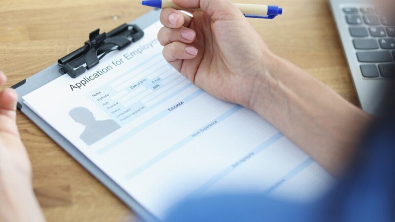 Jak napisać skuteczne podanie o przyjęcie na praktyki – poradnik z wzorem