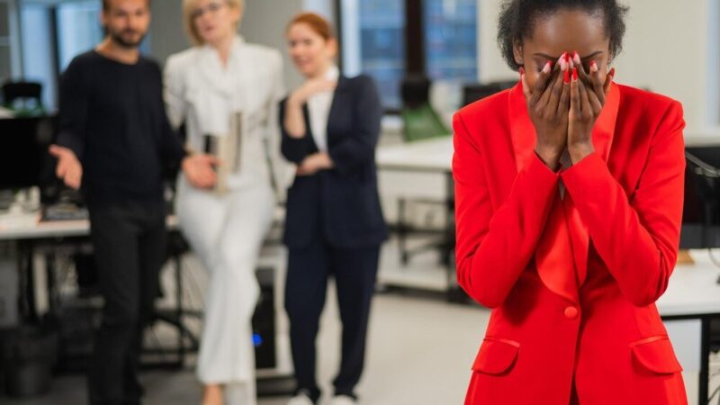 Naruszenia zasad współżycia społecznego w miejscu pracy: konsekwencje i przykłady